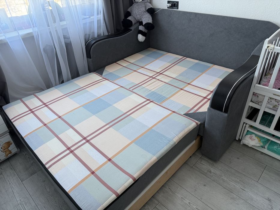 Диван або софа.