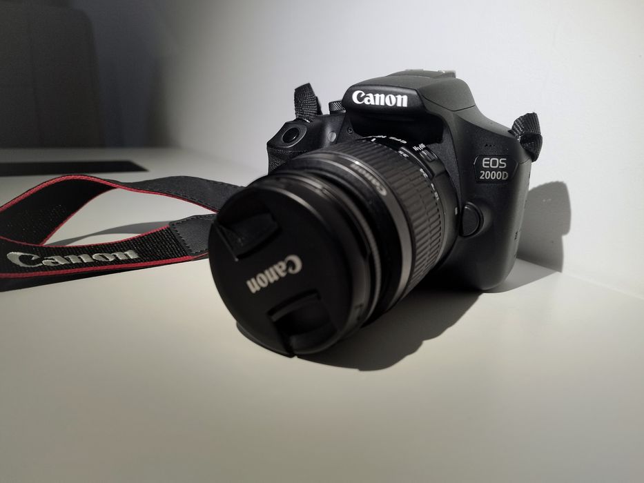 Canon EOS 2000D + Objetiva e Acessórios - Ótimas condições , pronto a usar