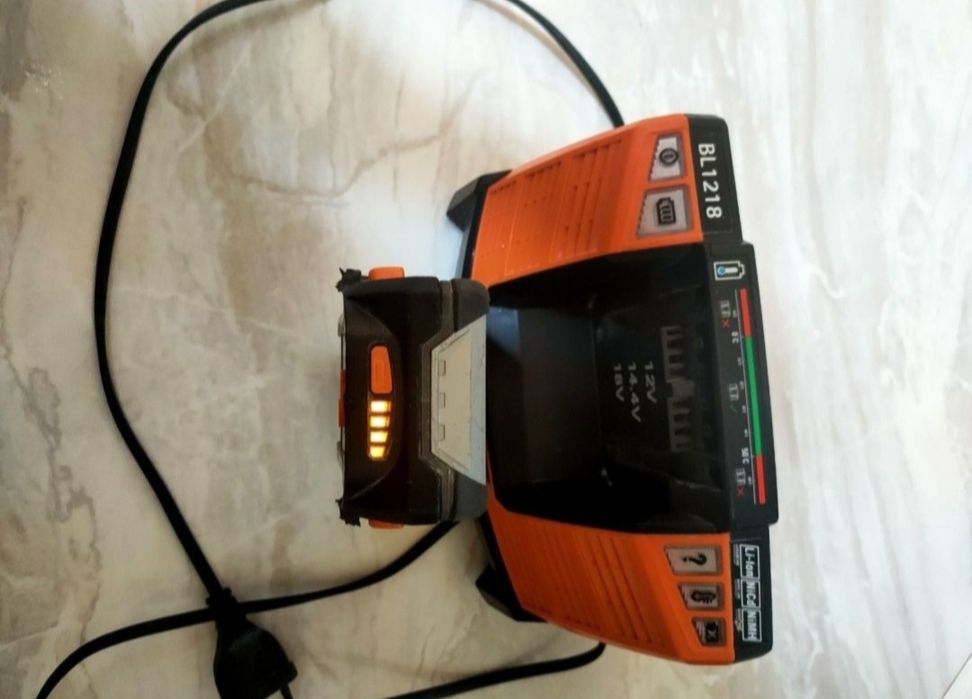 Ładowara akumulatorowa AEG BL1218 + bateria 2.0 Ah 18V