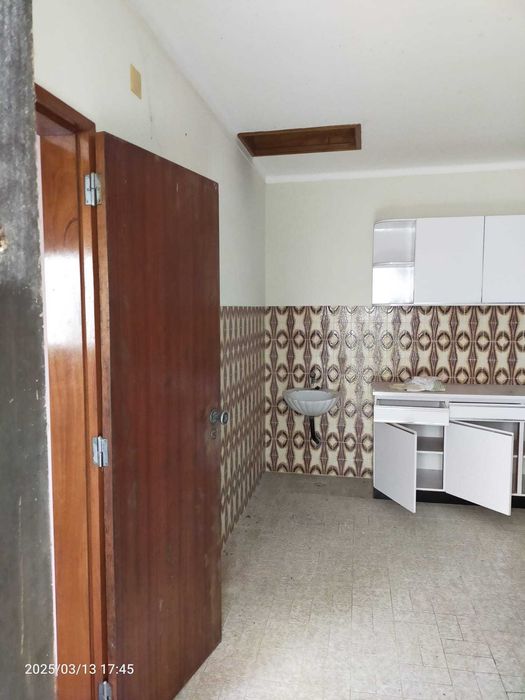 moradia T2 com garagem e anexo