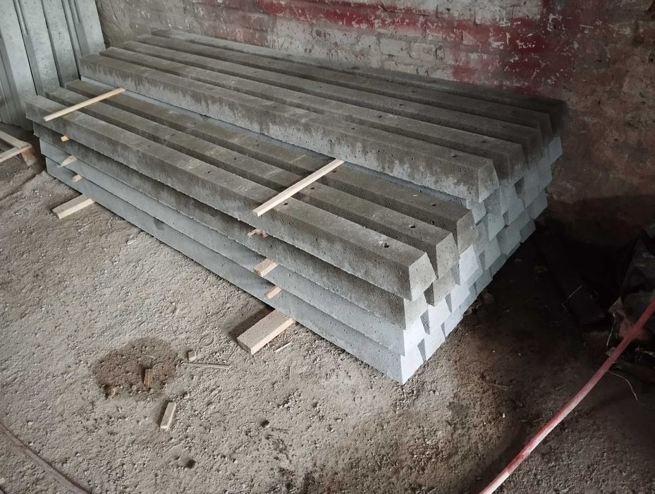 Стовпи бетонні 210см та 250 см