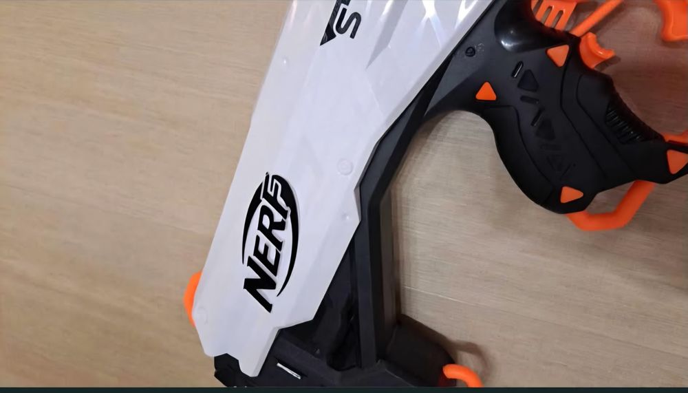 Nerf Select Ultra z nabojami automat