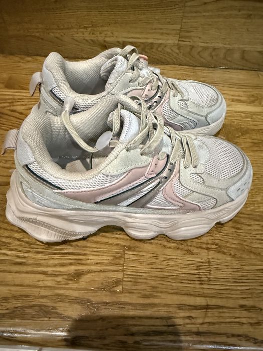 Продам кросівки для дівчинки Reserved