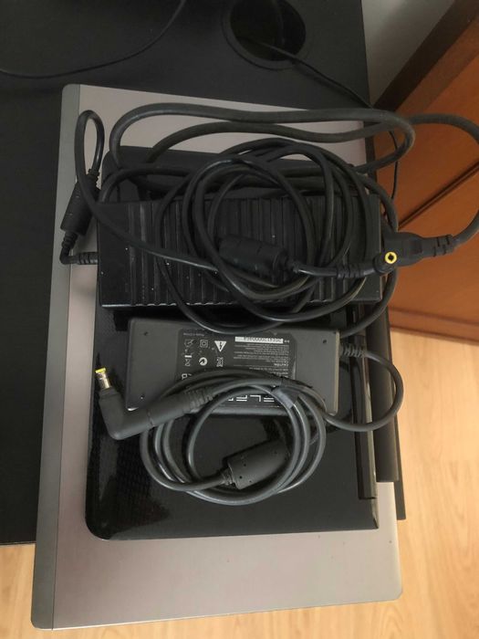 2 Portáteis com avaria