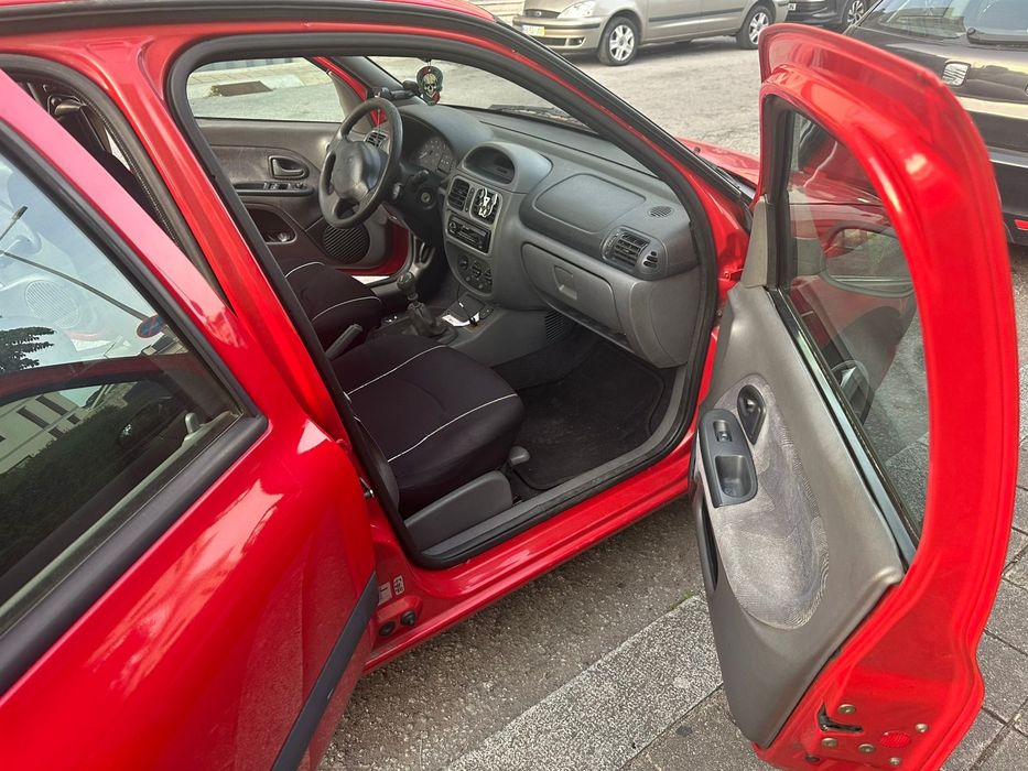 Renault Clio 1.0 RXE Agosto 2000