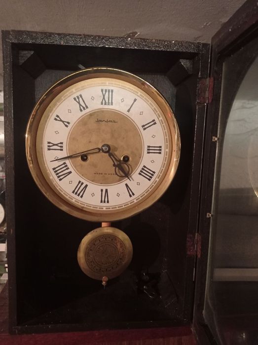 Часы янтарь , с боем. Часы настенные.