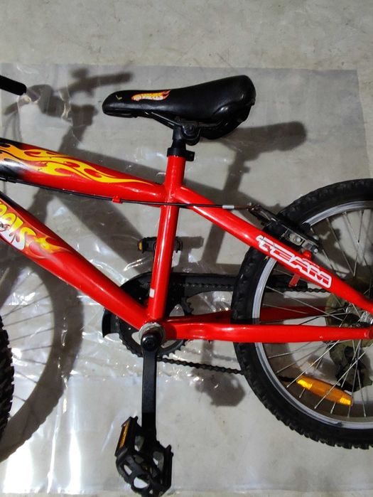 Bicicleta de criança HotWheels