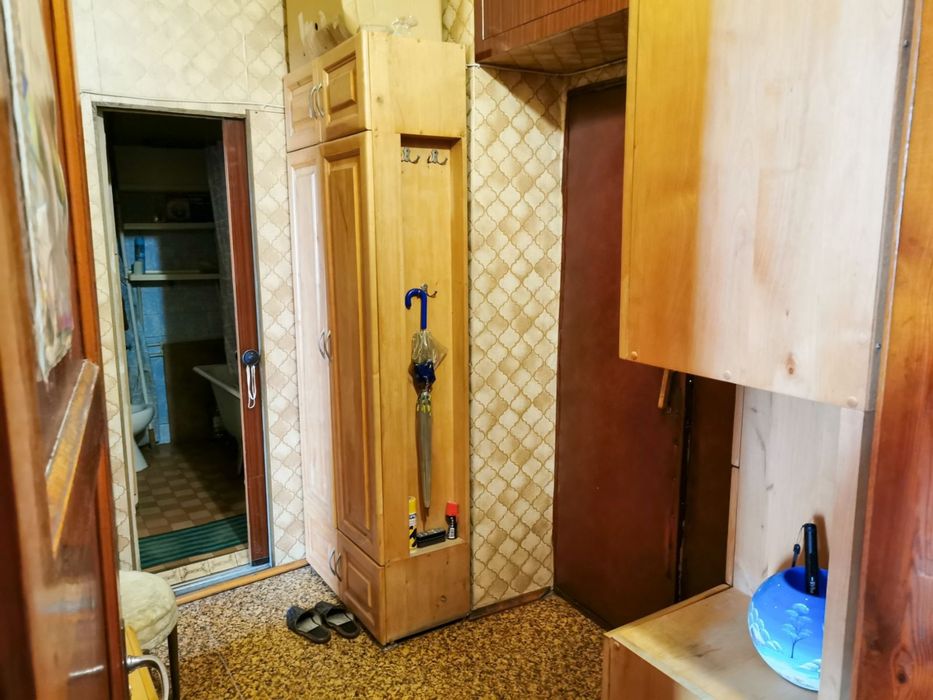Продам 2 комнатную сталинка  ул.Пироговская/пр-т Шевченко