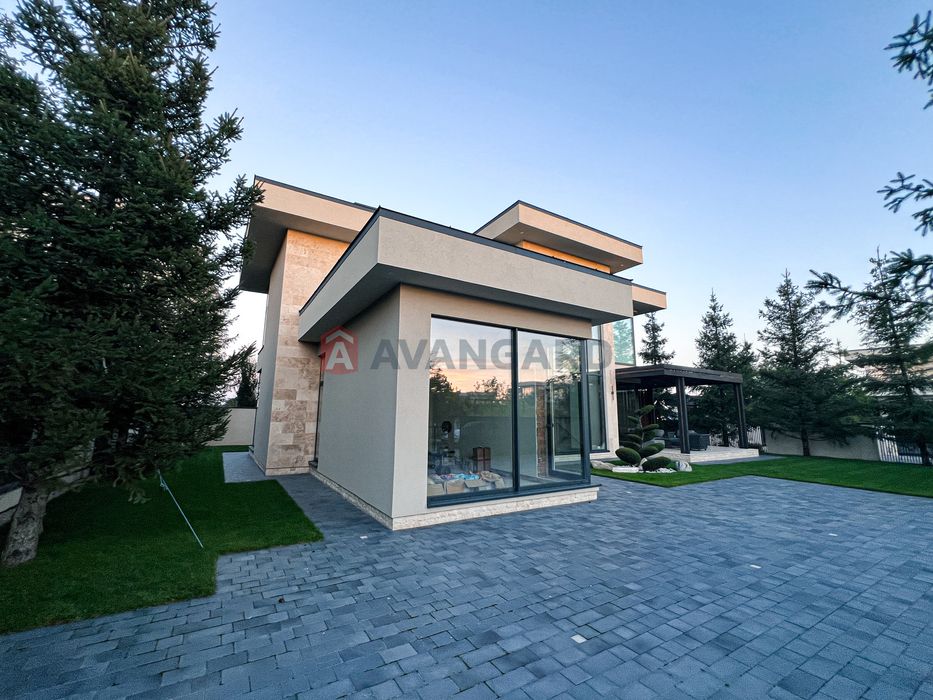 Сучасний преміальний будинок у містечку City Park (Villa Riviera)