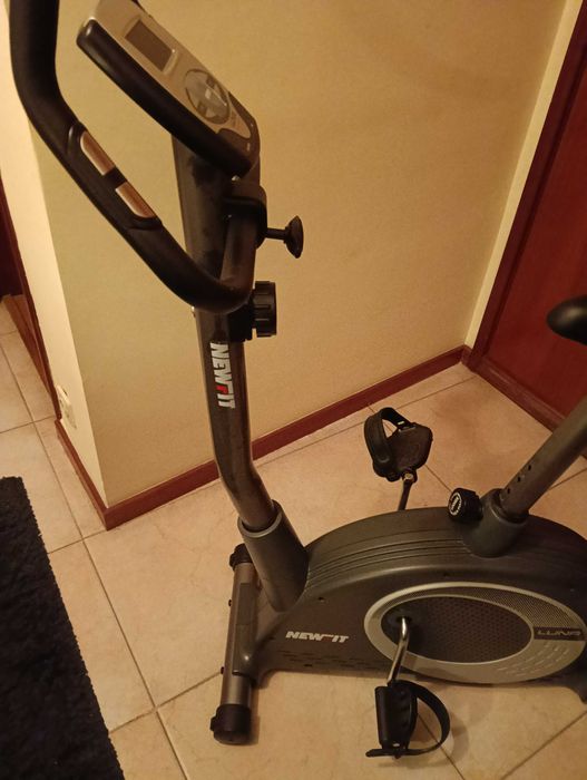 Bicicleta estática Newfit em bom estado