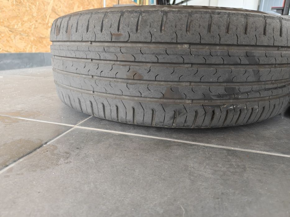 Jantes com pneus e tampões - 195/55 R16