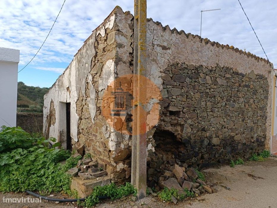 Moradia De Aldeia - Com 37 M2 - Para Reconstruir - Corte Da Seda - ...