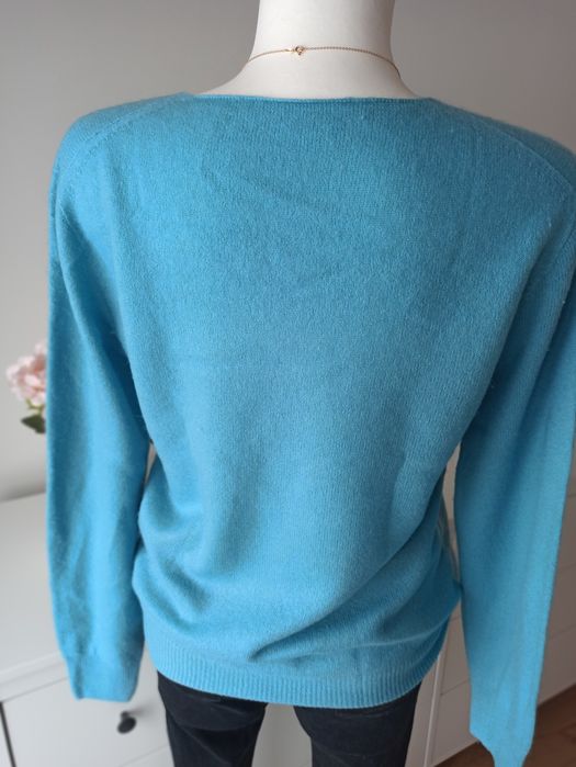 Elegancki turkusowy sweter dekolt V w serek v-neck wełniany M/38 puszy