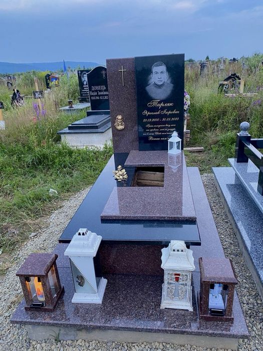 Памʼятники виробництво