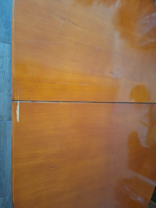 Rozkładany stół drewniany