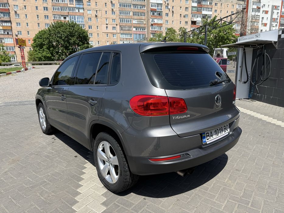 VW Tiguan рестовий (не фарбований)