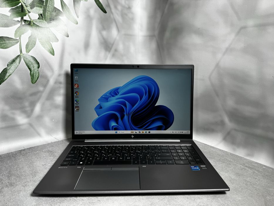 Ноутбук HP ZBook Firefly 15 G8 / i7-1165G7 / 16GB RAM / SSD 512GB / 15.6" FHD IPS / Windows 11 Pro