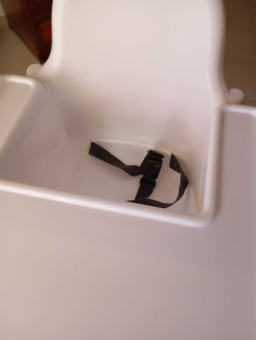 Cadeira de refeições criança com suporte para os pés