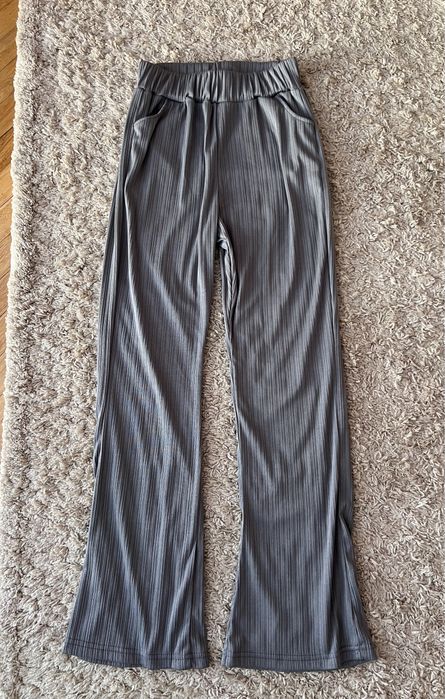 Сірі штани на резинці