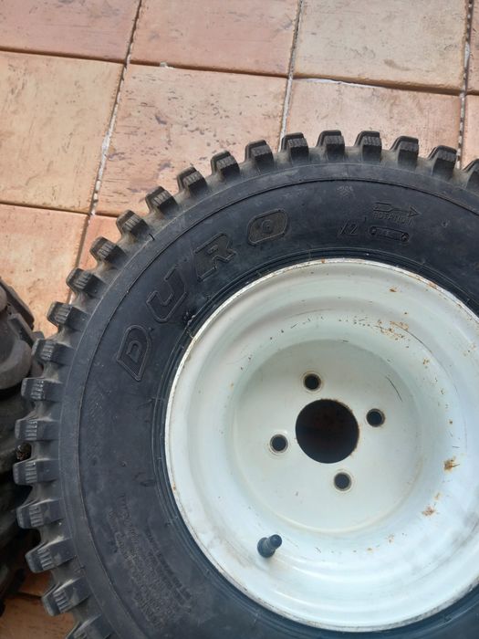 Vendo jantes com pneus moto-4 como novos