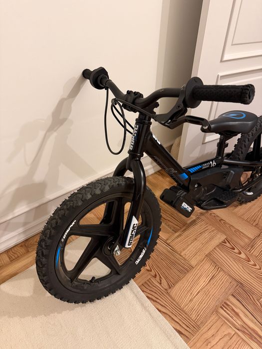 Bicicleta elétrica STACYC 16EDrive