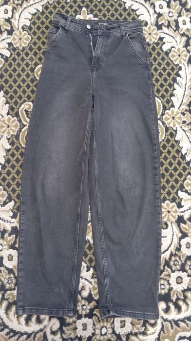 Чорні джинси на підлітка