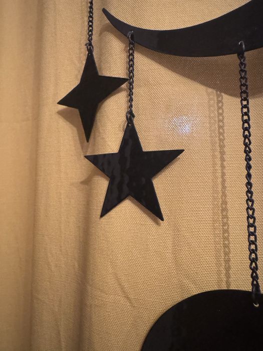 Wisząca dekoracja Killstar Cosmic projection czarna księżyc gwiazdy