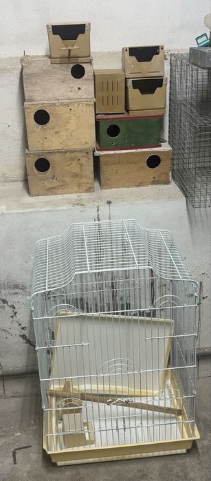 Vendo gaiolas e ninhos