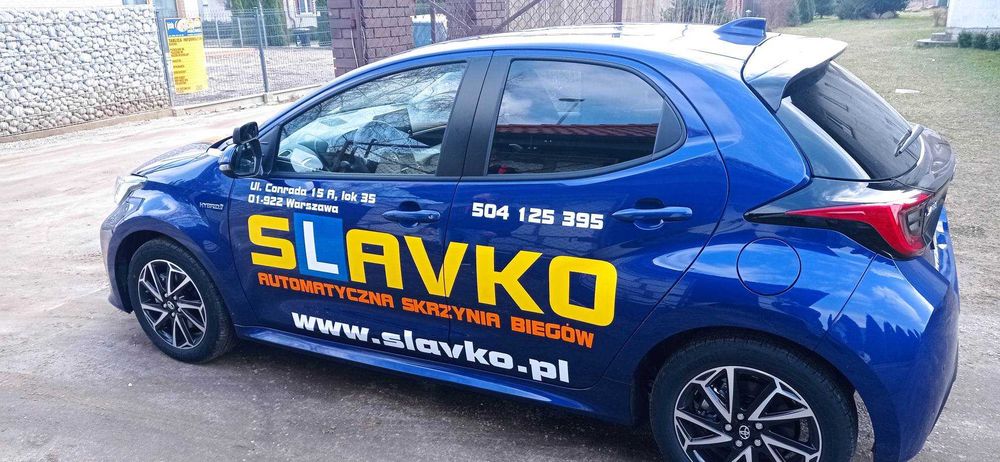REKLAMA NA SAMOCHÓD oklejanie aut reklama naklejki na samochód W-wa