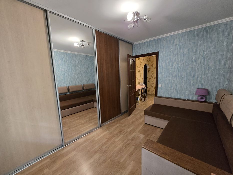 Здам подобово 3 кімнатну квартиру в центрі біля базару