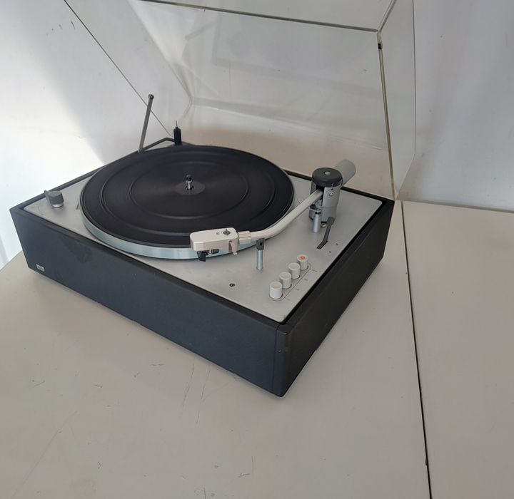 Braun PS-600 , konstrukcja Dieter Rama . Gramofon 220v