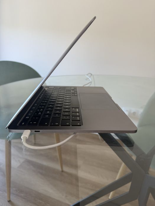 MacBook Pro 13” 2020 | 16GB RAM | SSD 256GB | Excelente Estado