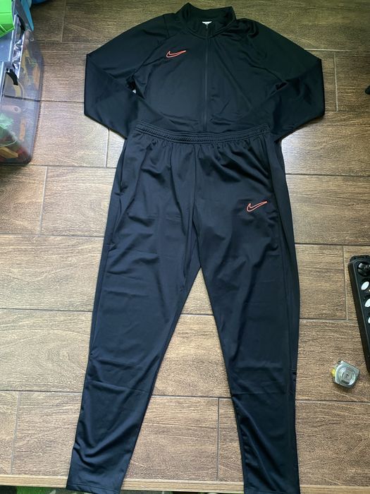 Спортивний костом найк Nike L