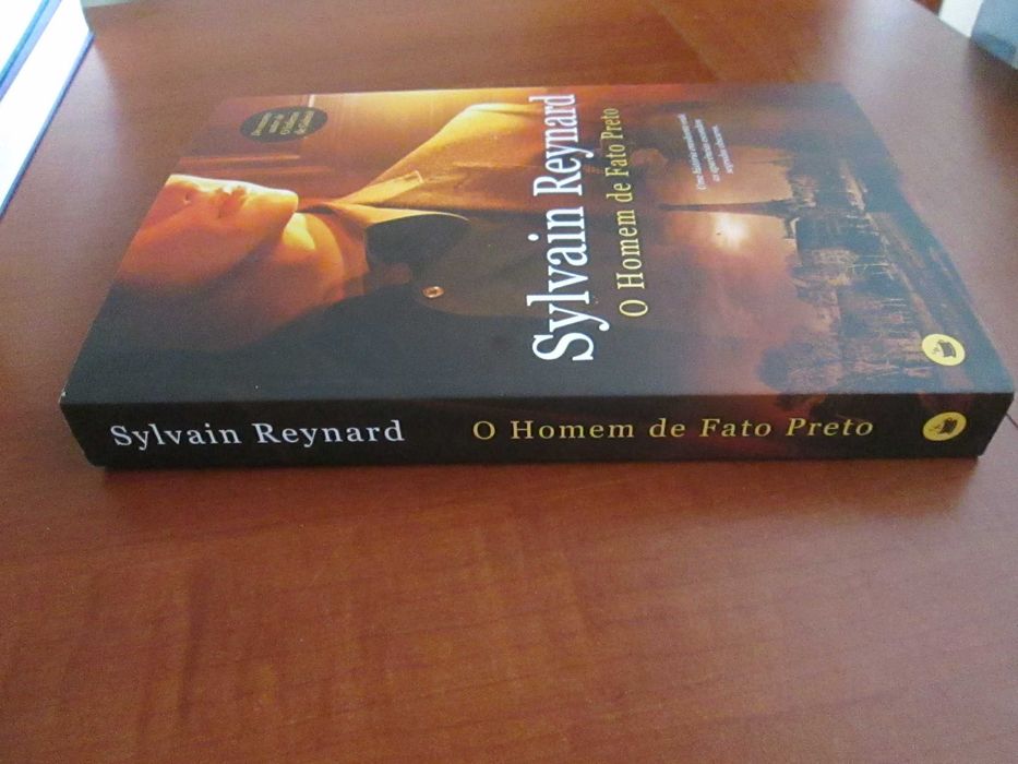 O Homem de Fato Preto de Sylvain Reynard (Oferta portes)