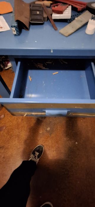 Banca ou mesa em aço Galvanizado com uma gaveta