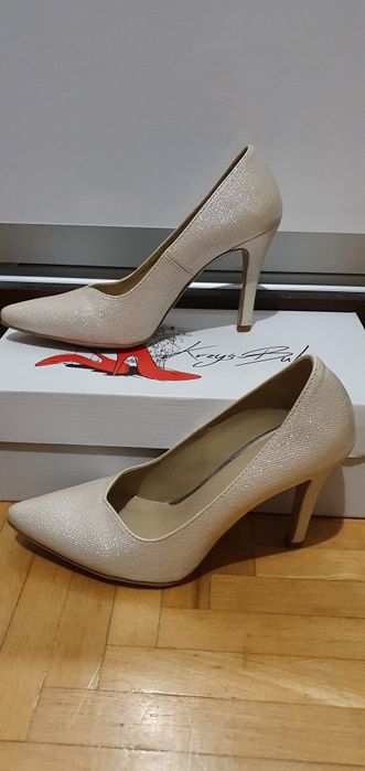 Buty na obcasie złote