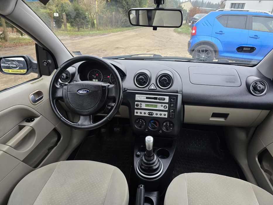 Fiesta,/Benzynka/Ghia/Klima/Hak/Oplacona