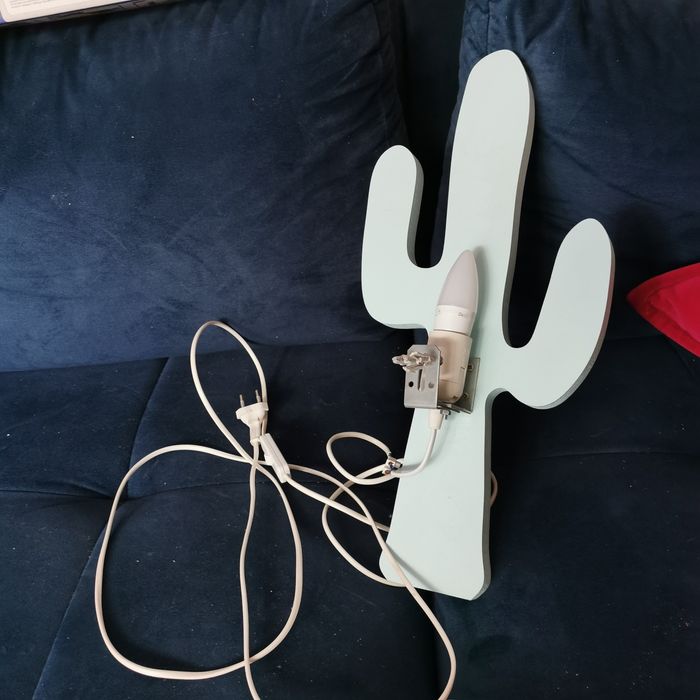 Lampka nocna ścienna