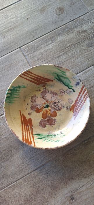 Vende-se pratos Antigos