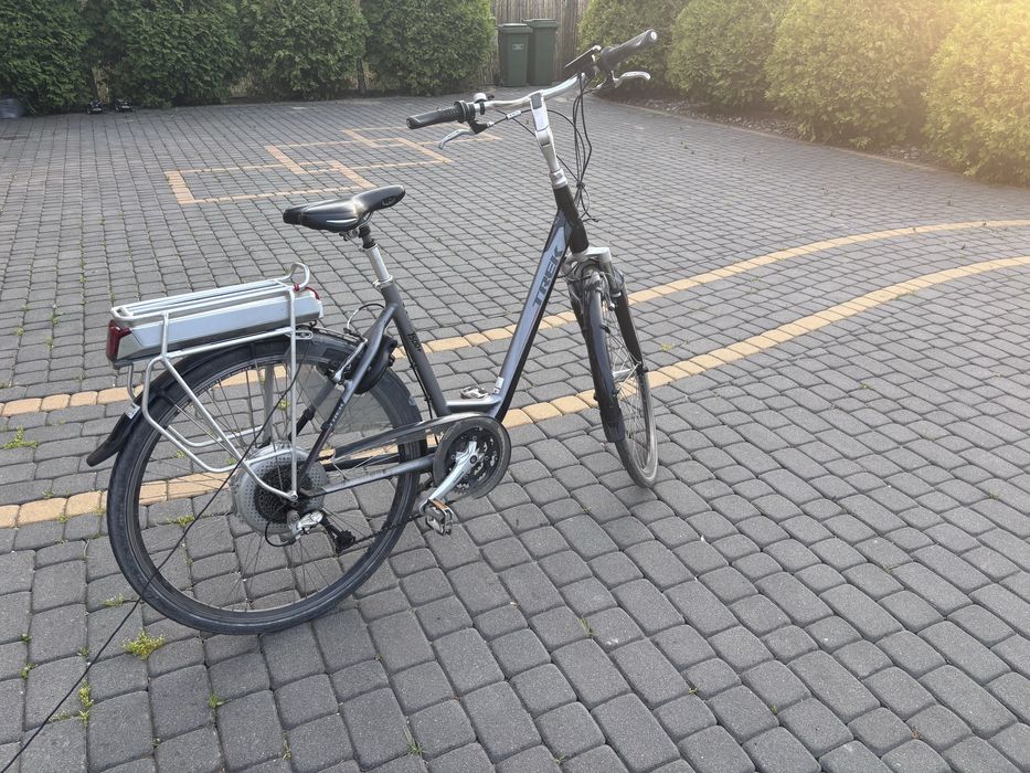 Rower miejski Trek Navigator T500 wspomaganie elektryczne