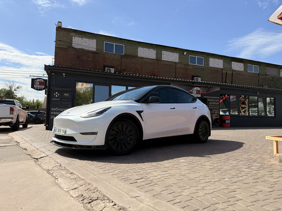 Продам Tesla Model Y