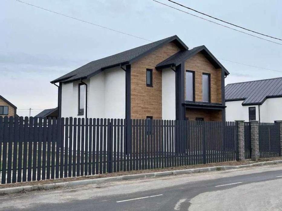 Продам 2-поверховий будинок с. Петропавлівське OM