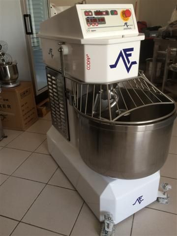 Amassadeira FERNETO 35 kg farinha =COMO NOVA=