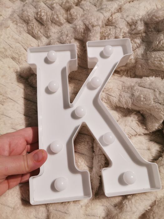 Duża literka K podświetlana