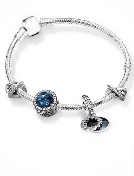 Pulseira com pendentes azuis