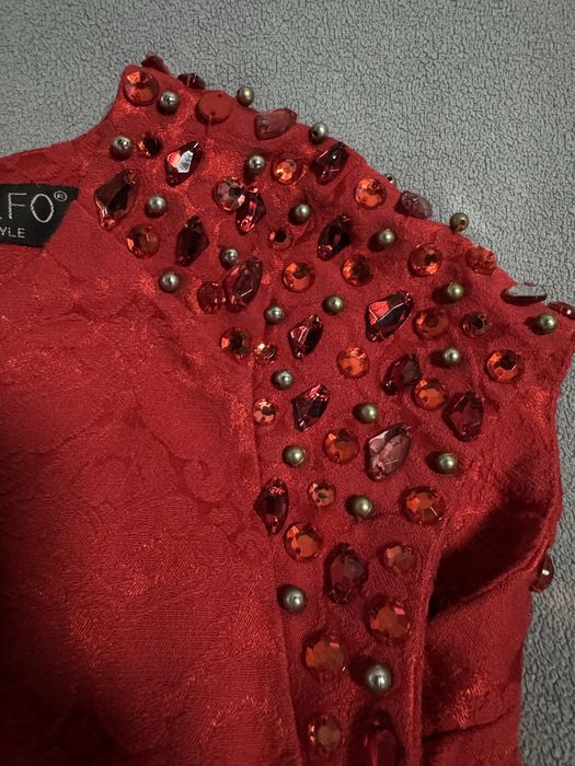 Плаття синє та червоне