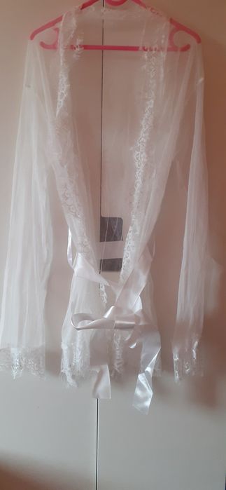 Biała narzutka/szlafroczek roz.S/M+stringi