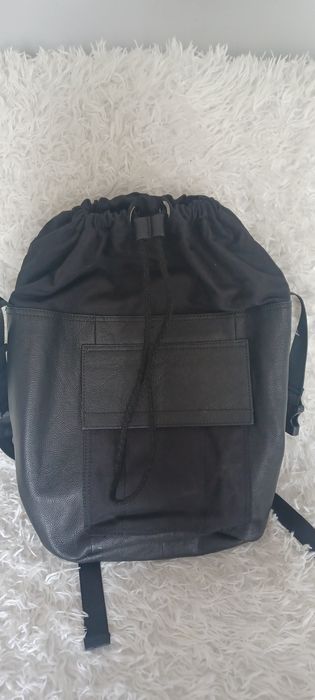 Czarny nowy plecak