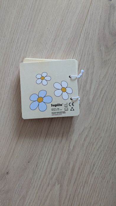 Drewniana książeczka dla dzieci