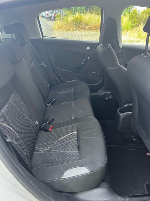 Peugeot 208 Active 1.2 VTi (2014) – Bem estimado